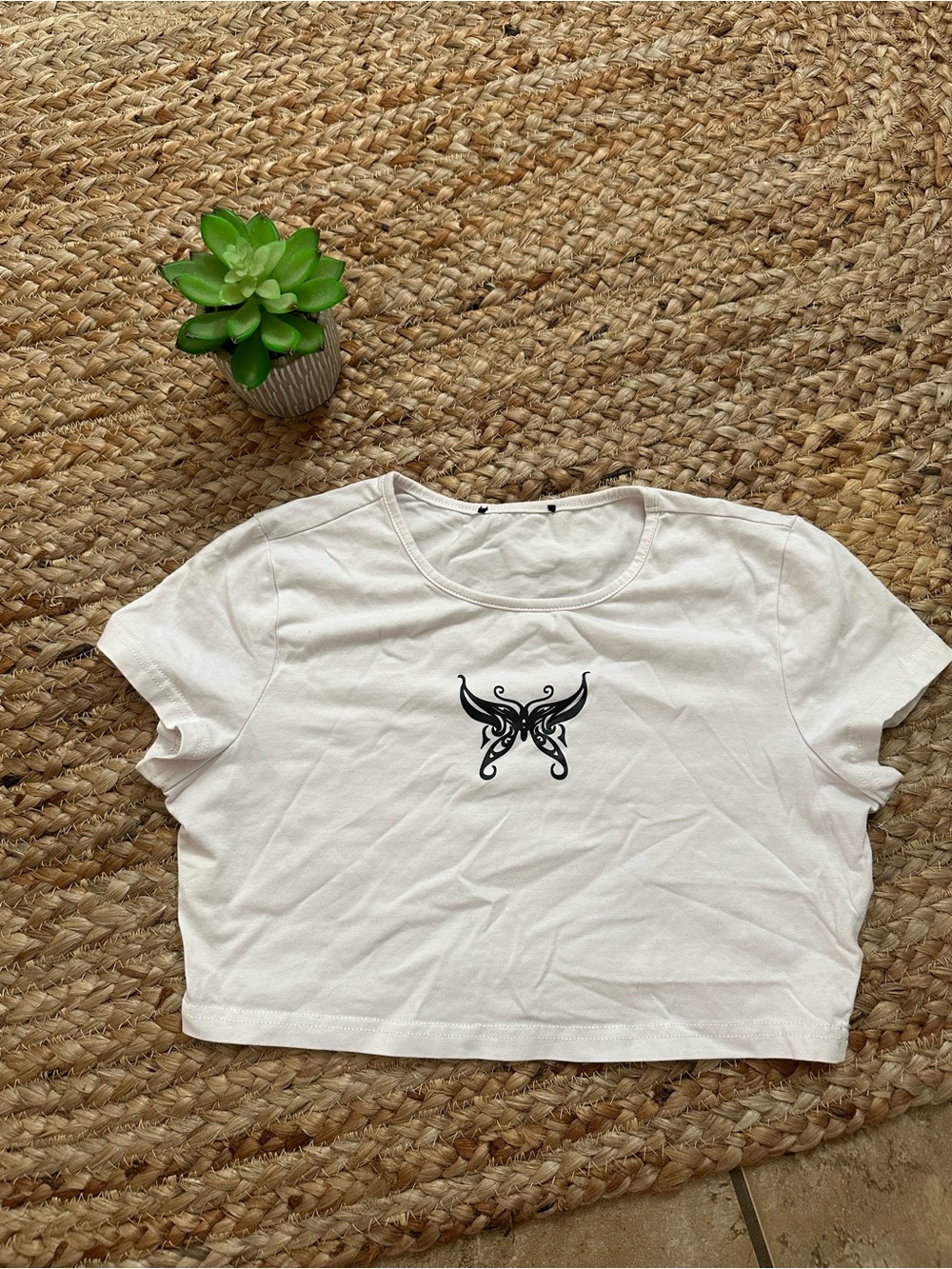 GRAPHIC CROP TOP